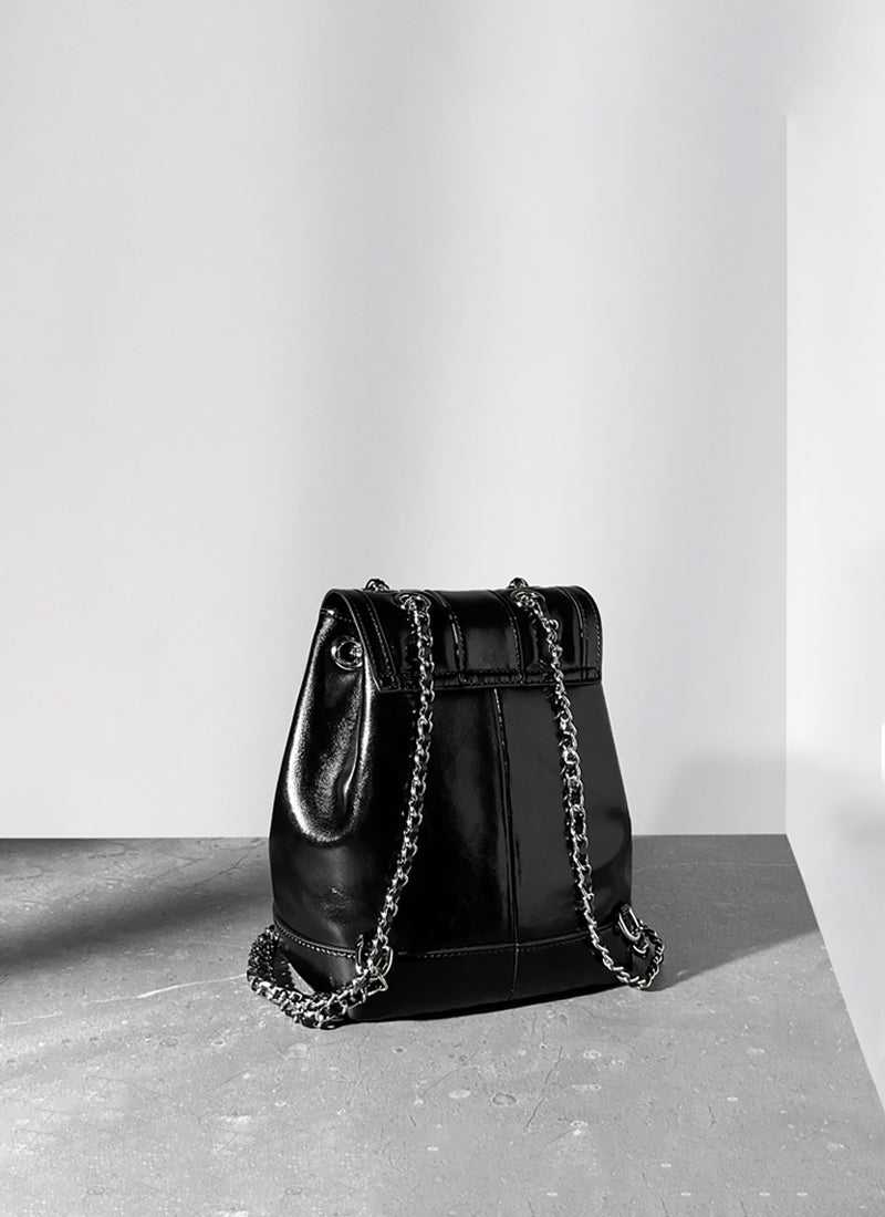 ISOLE公式|フェミニンなワンピースやシックなスラックスにぴったり