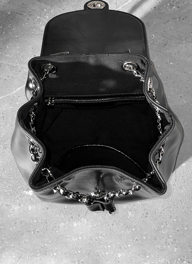 ISOLE公式|チェーンバックパック、合わせやすい、コンパクトサイズ