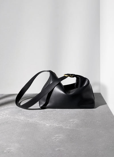 ISOLE公式|シンプルなブラック色の軽量ショルダーバッグ