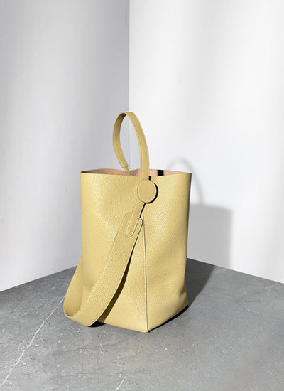 ISOLE公式|本革イエロー色のショルダーバッグ、A4も収納可能
