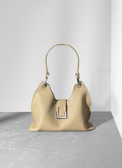 ISOLE公式|使い込むほどツヤが増す本革トート、ベージュ色