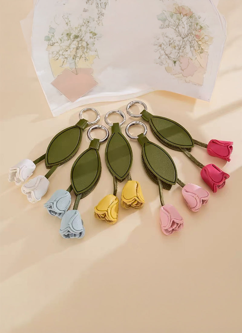 ISOLE公式 | バッグチャーム PUレザー 愛らしい花 ISOLE