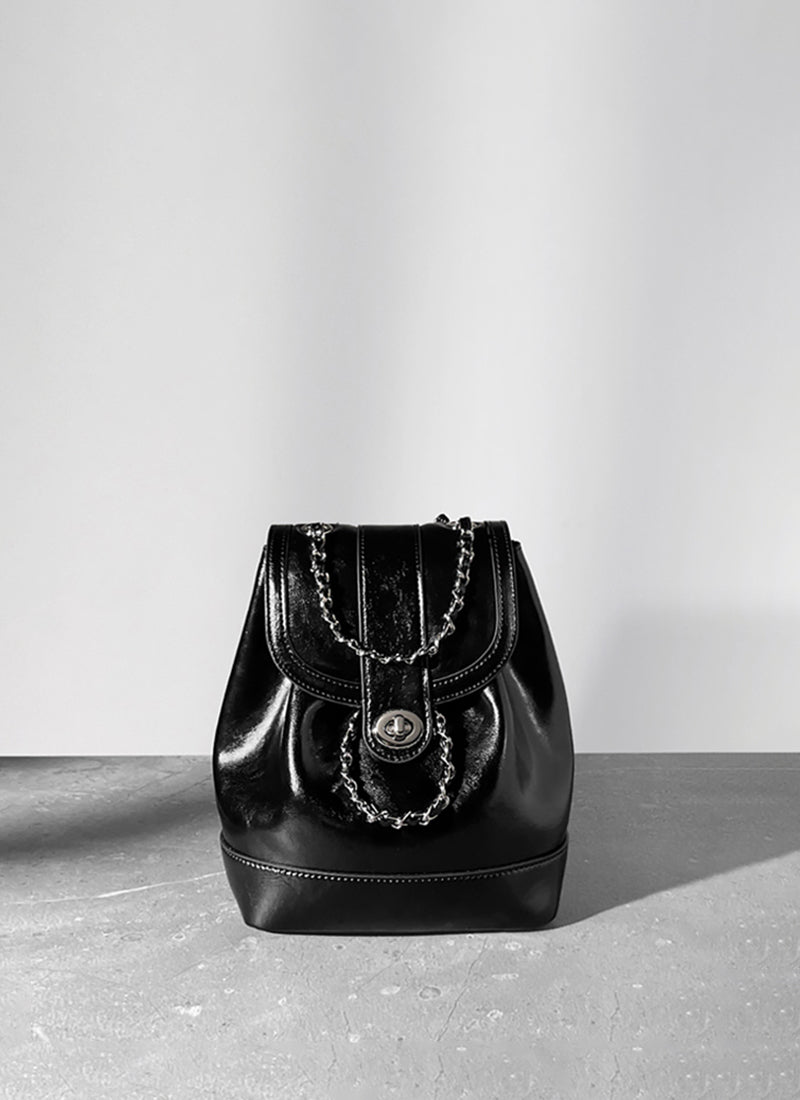 ISOLÉ公式｜チェーン バックパック 合わせやすい ISOLE