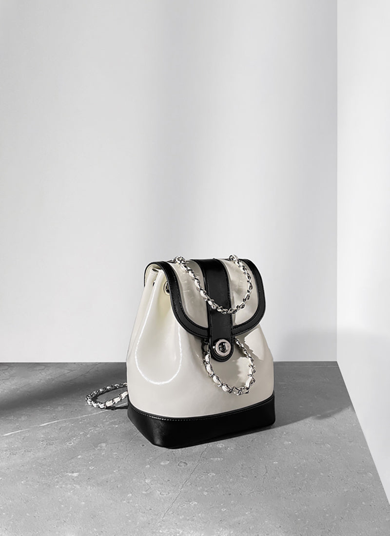 ISOLÉ公式｜チェーン バックパック 合わせやすい ISOLE