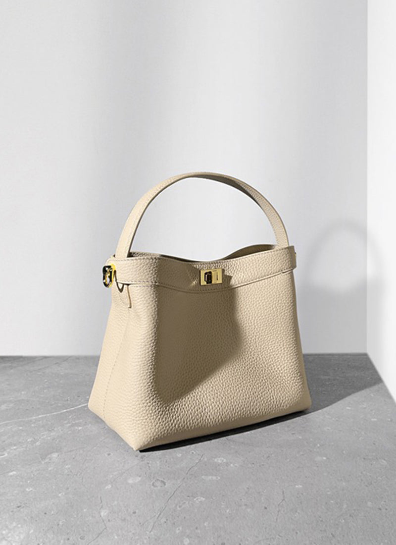ISOLÉ ブラックレザーハンドバッグ ISOLE公式 | ハンドバッグ 耐久性 通勤