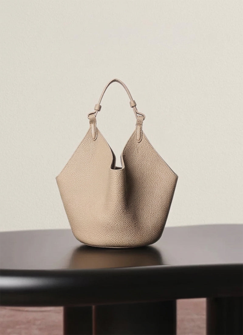 ISOLÉ REBEL MUSE Unmon