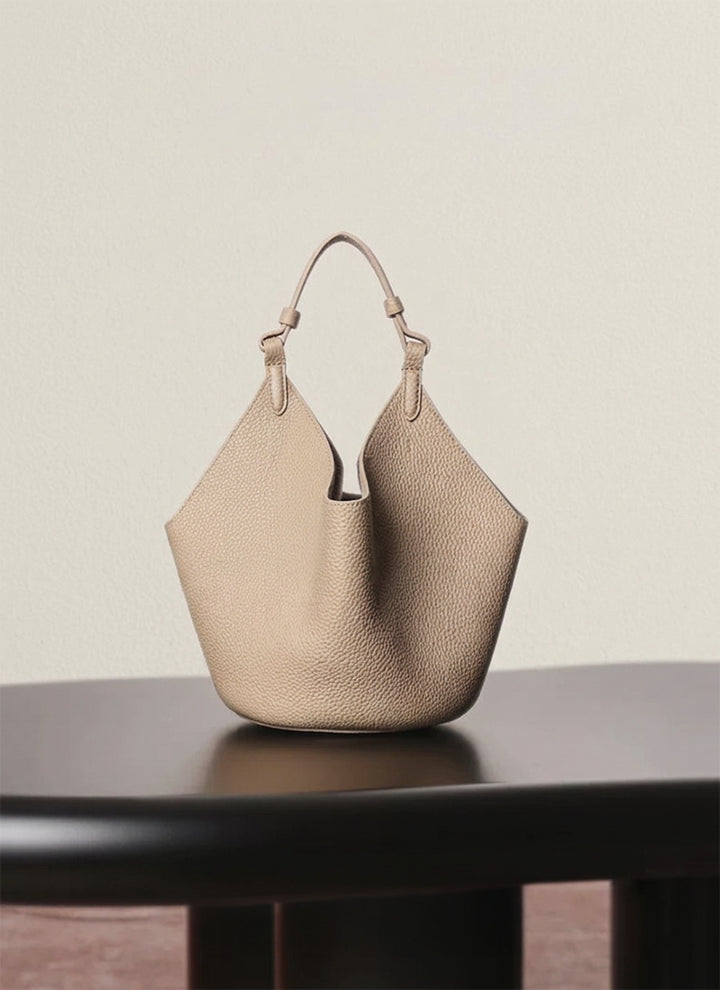 ISOLÉ REBEL MUSE Unmon