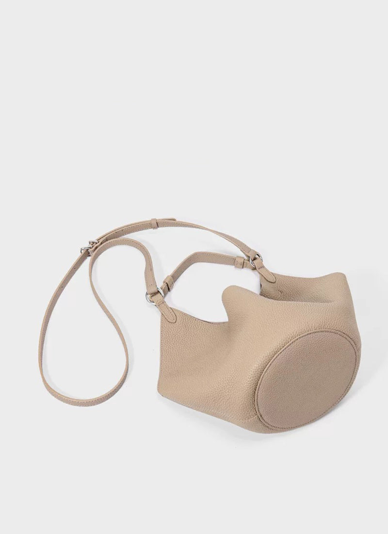 ISOLÉ REBEL MUSE Unmon