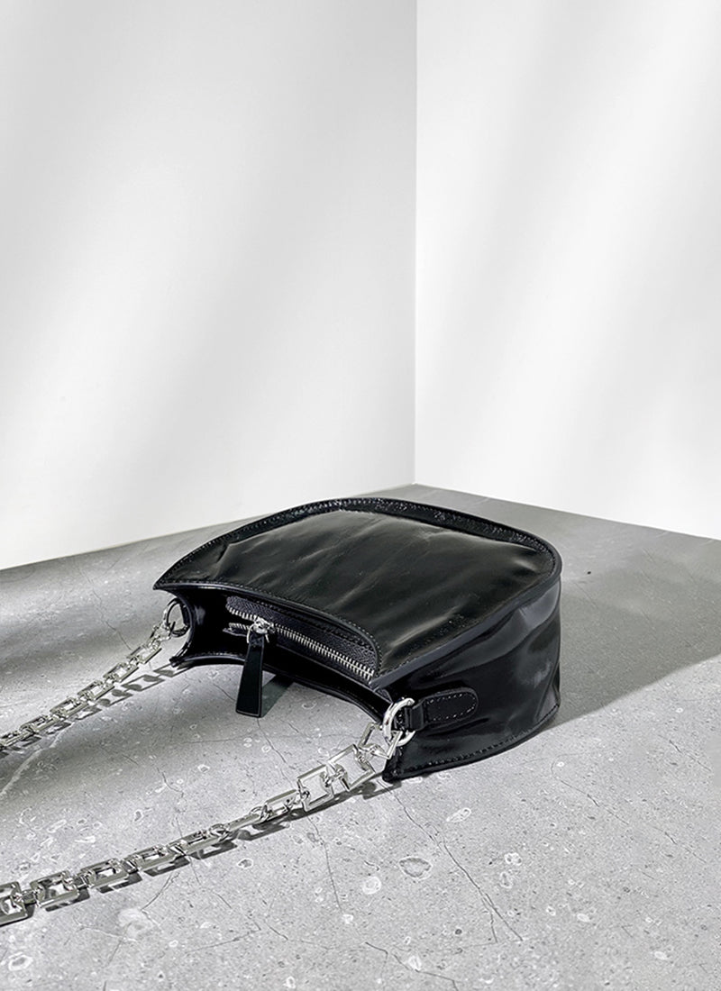ISOLE公式｜2WAYのブラック色のバッグ、ファッションアイテムとしても使える