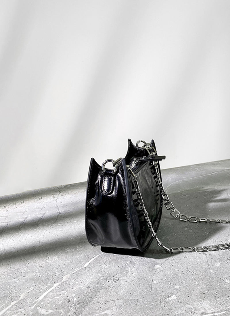 ISOLE公式｜洗練された印象の2WAYバッグ、シンプルデザインとブラック色