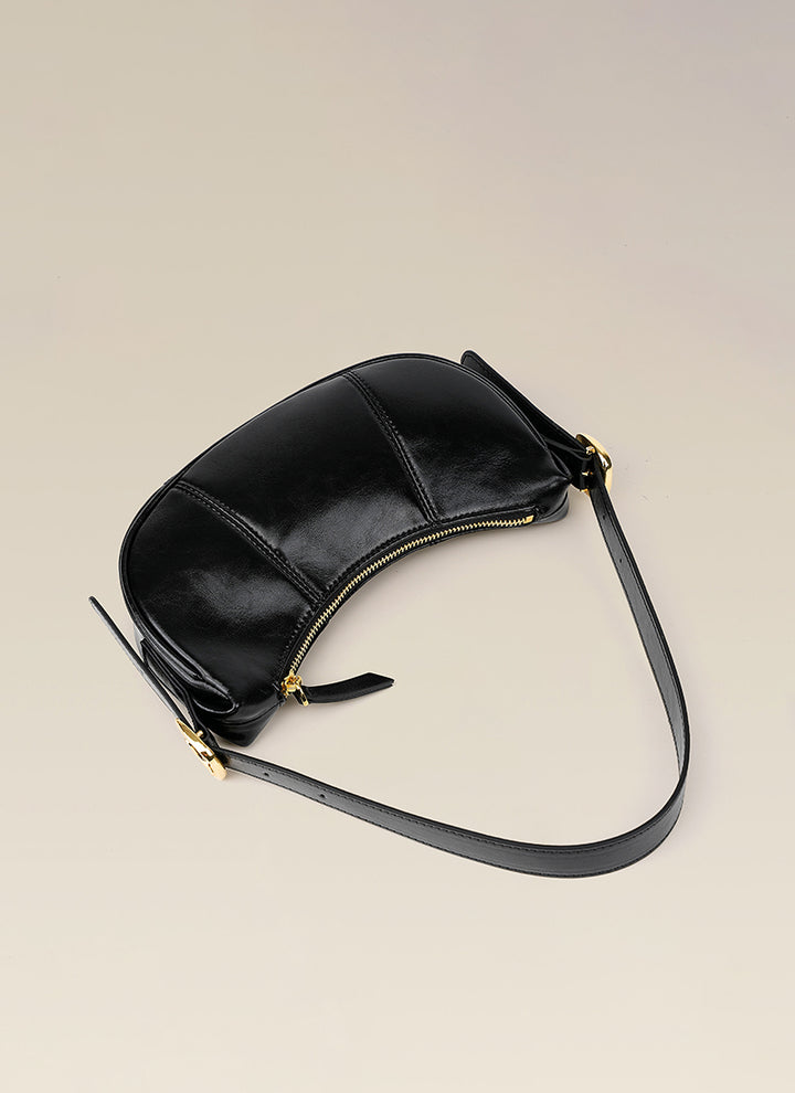 ISOLE公式｜ショルダーベルトつき、カジュアルなブラック色のデイリーバッグ