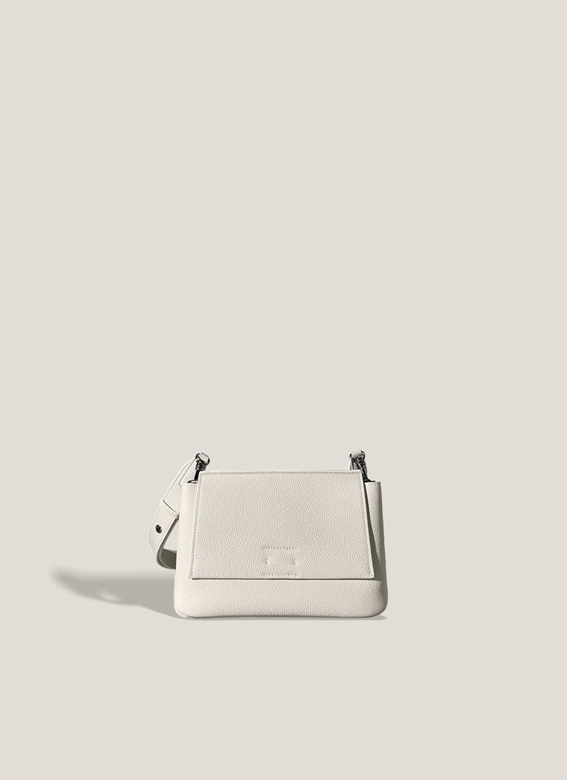  ISOLE公式｜柔らかい革製のホワイト色のショルダーバッグ