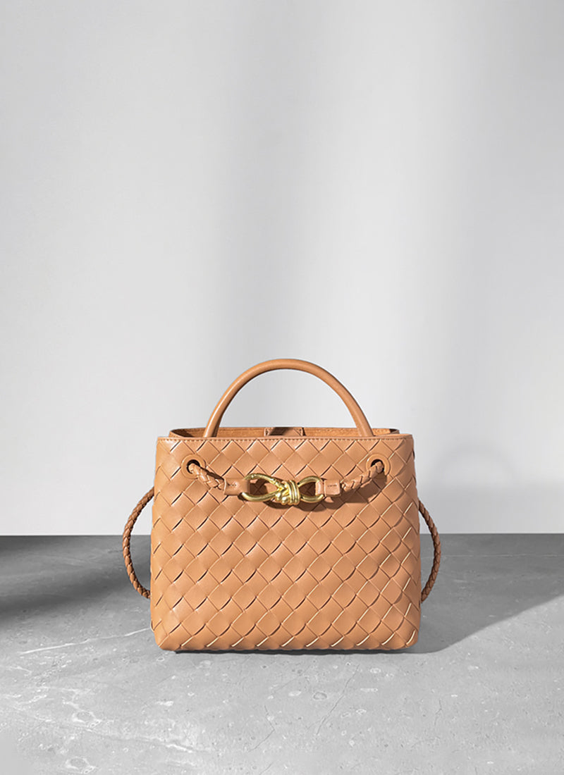 ISOLE公式｜カジュアルなオレンジ色の編み込みデザインハンドバッグ