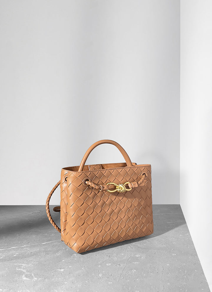 ISOLE公式｜カジュアルなオレンジ色のハンドバッグ、編み込みデザイン