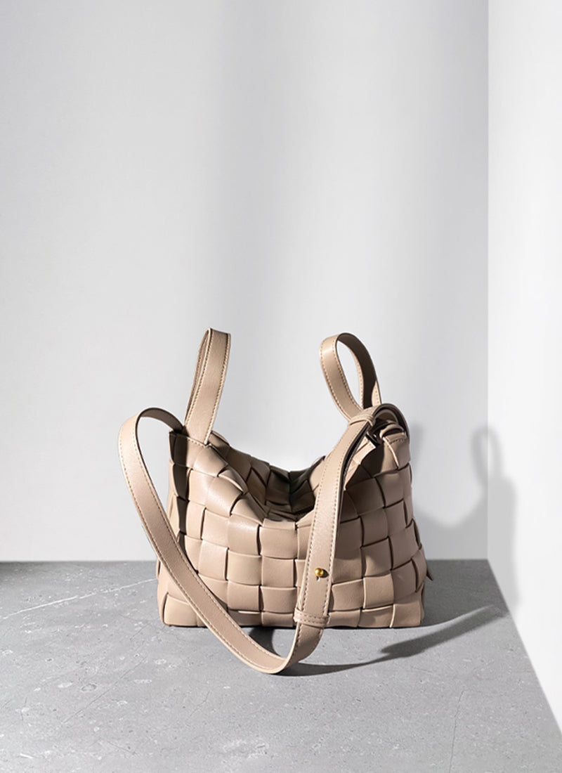 ISOLE公式｜3WAYショルダーバッグ、太め牛革の薄いピンク色付き