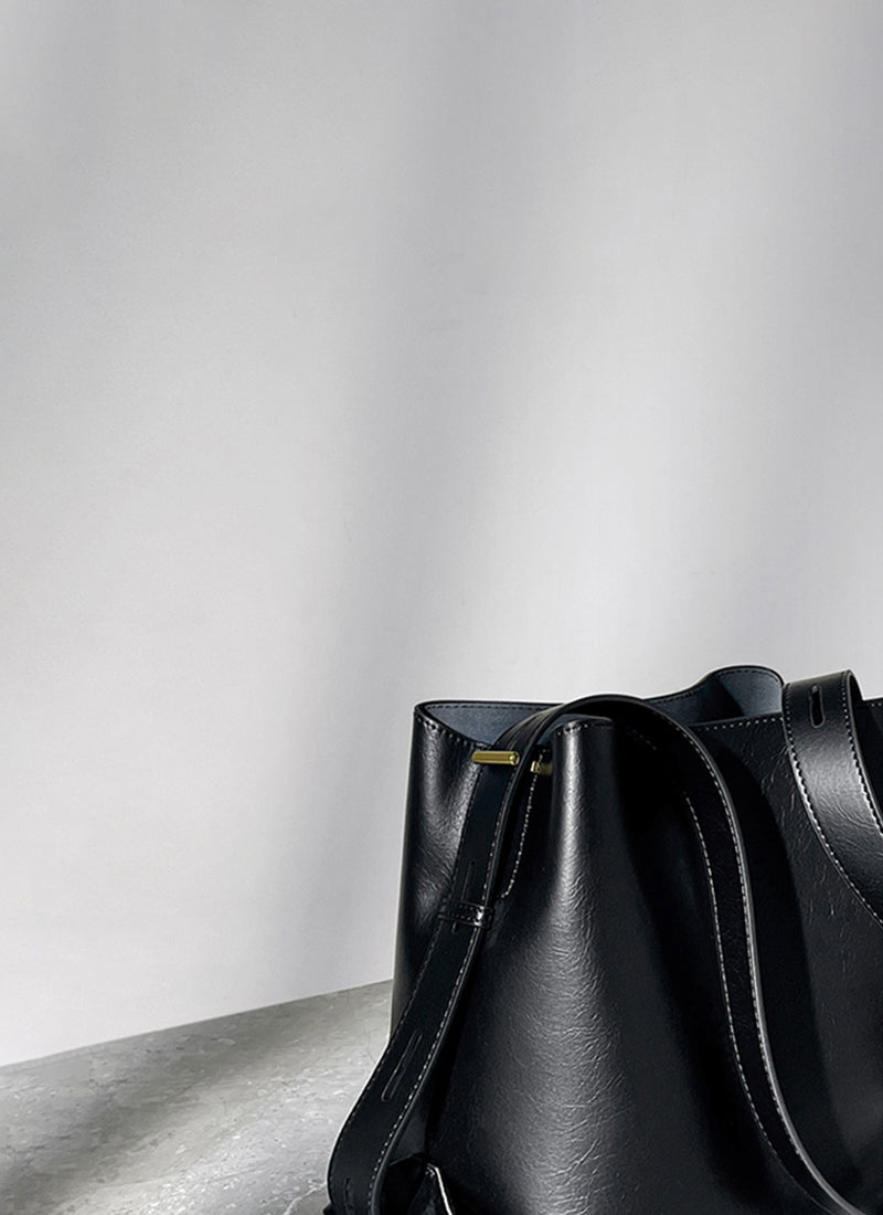 ISOLE公式｜ブラック色の女性用バッグ、洗練スタイル