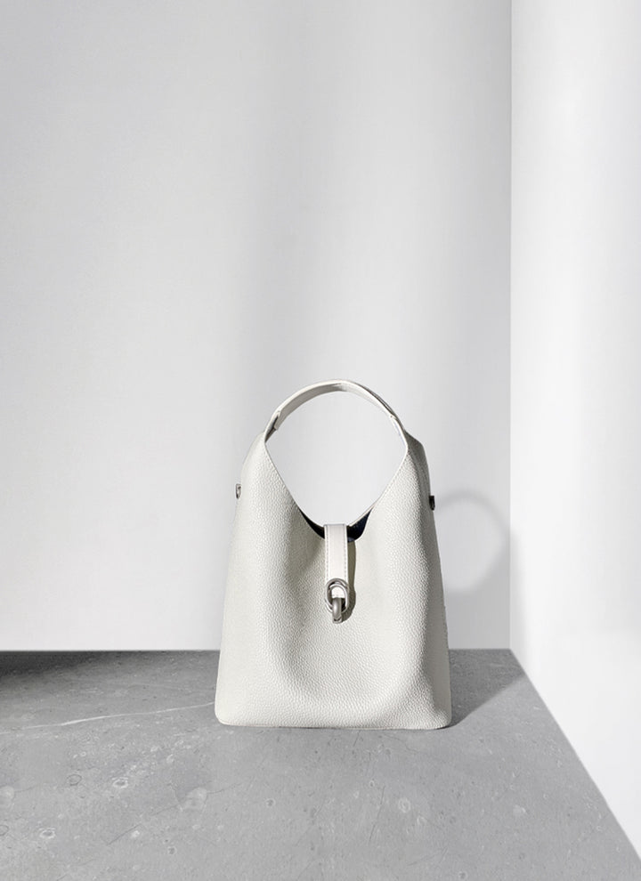 ISOLE公式｜取り外し可能なインナーバッグの使いやすいホワイト色のミニバッグ