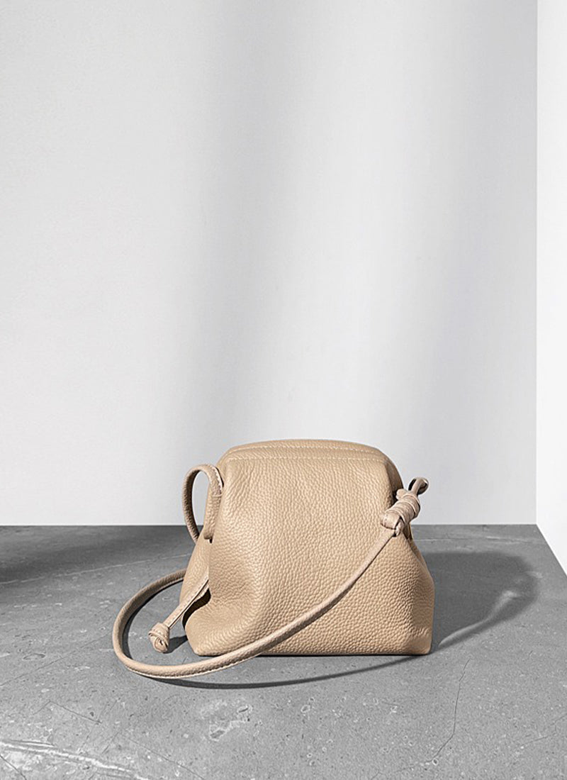 ISOLÉ公式 | ショルダーバッグ 牛革 軽量 コンパクト ISOLE