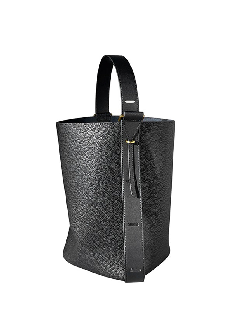 ISOLÉ公式 | ショルダーバッグ バケツバッグ 実用性 収納力 ISOLE