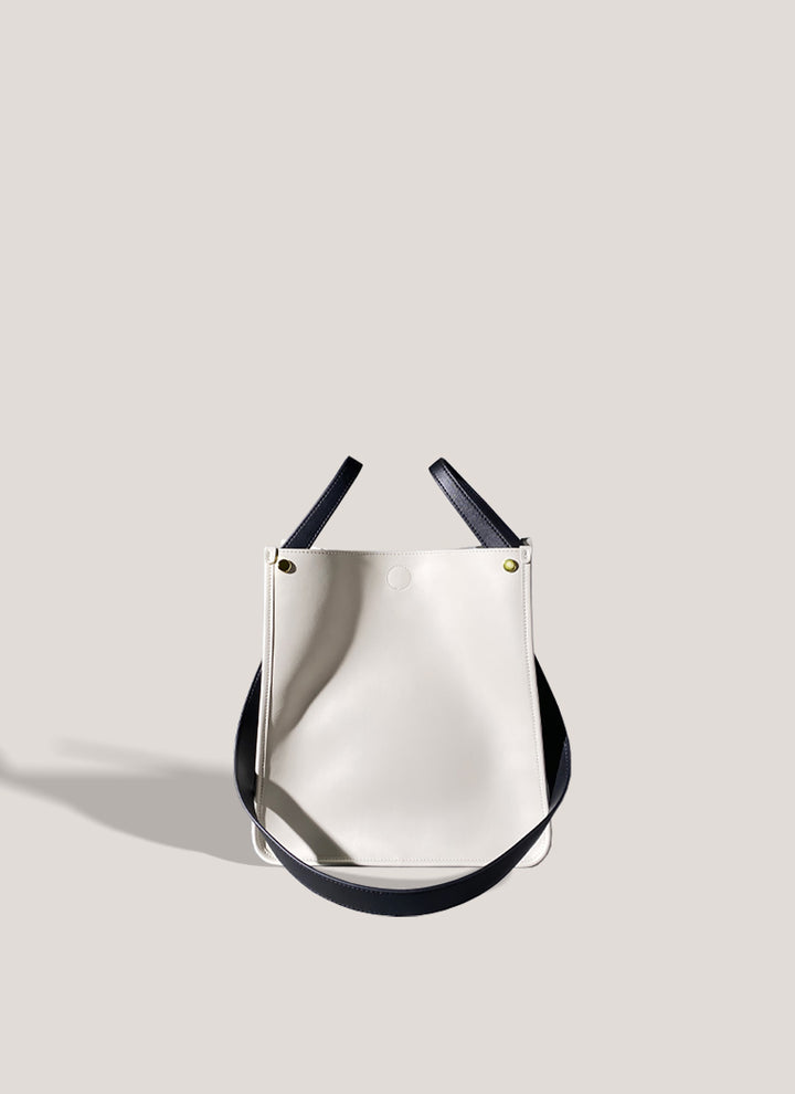 ISOLE公式｜毎日のお出かけに便利な収納力、実用性高いホワイト色のバッグ