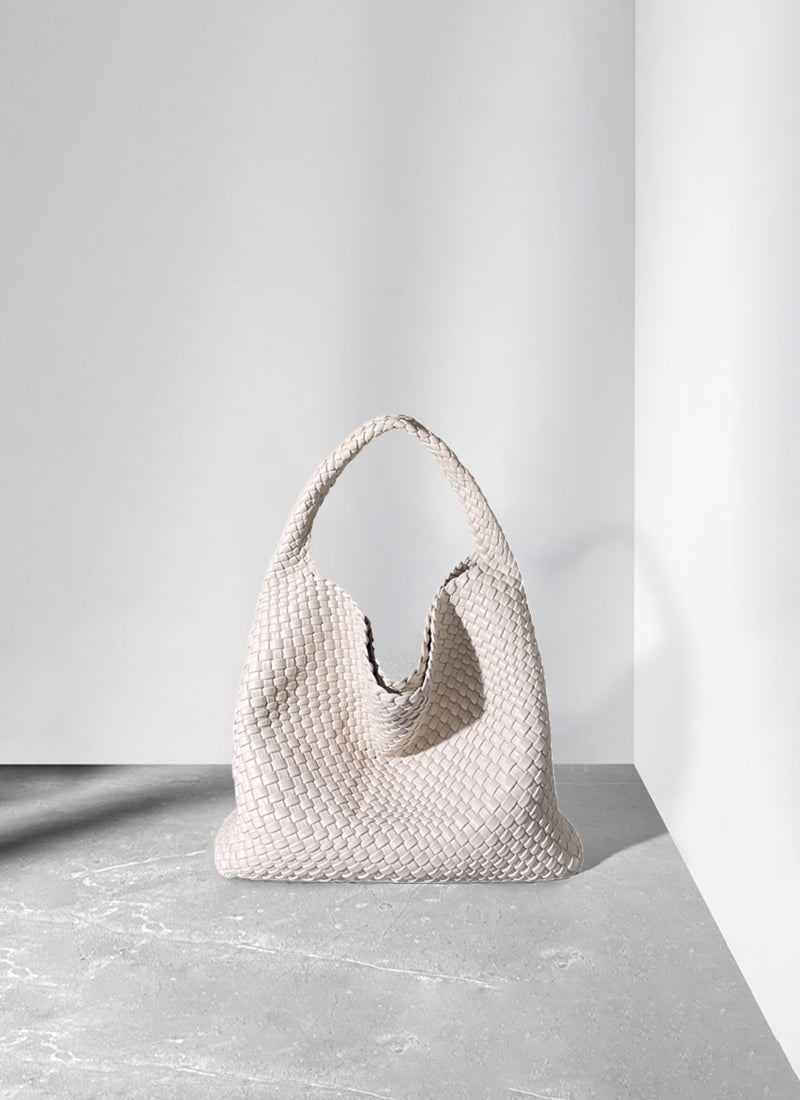 ISOLE公式｜シンプルなデザインのホワイト色の紙袋風肩掛けバッグ