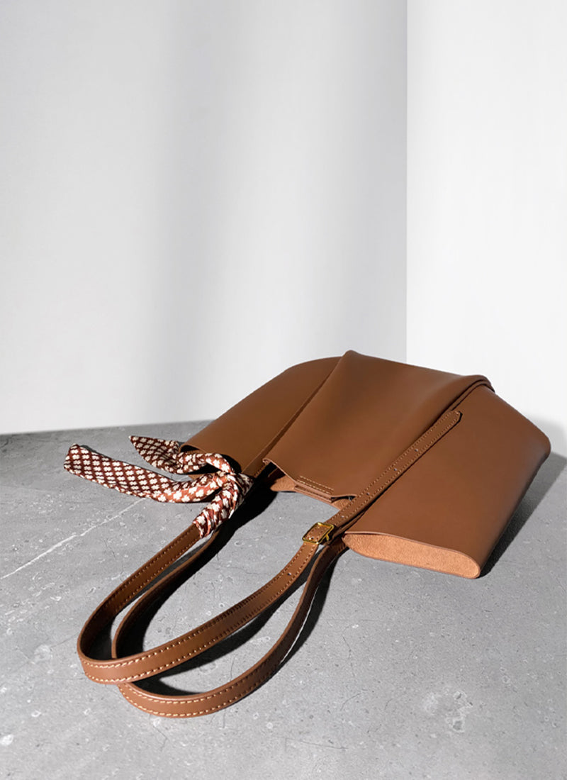 ISOLE公式｜細部へのこだわりが光る、高品質のブラウン色のレディースバッグ
