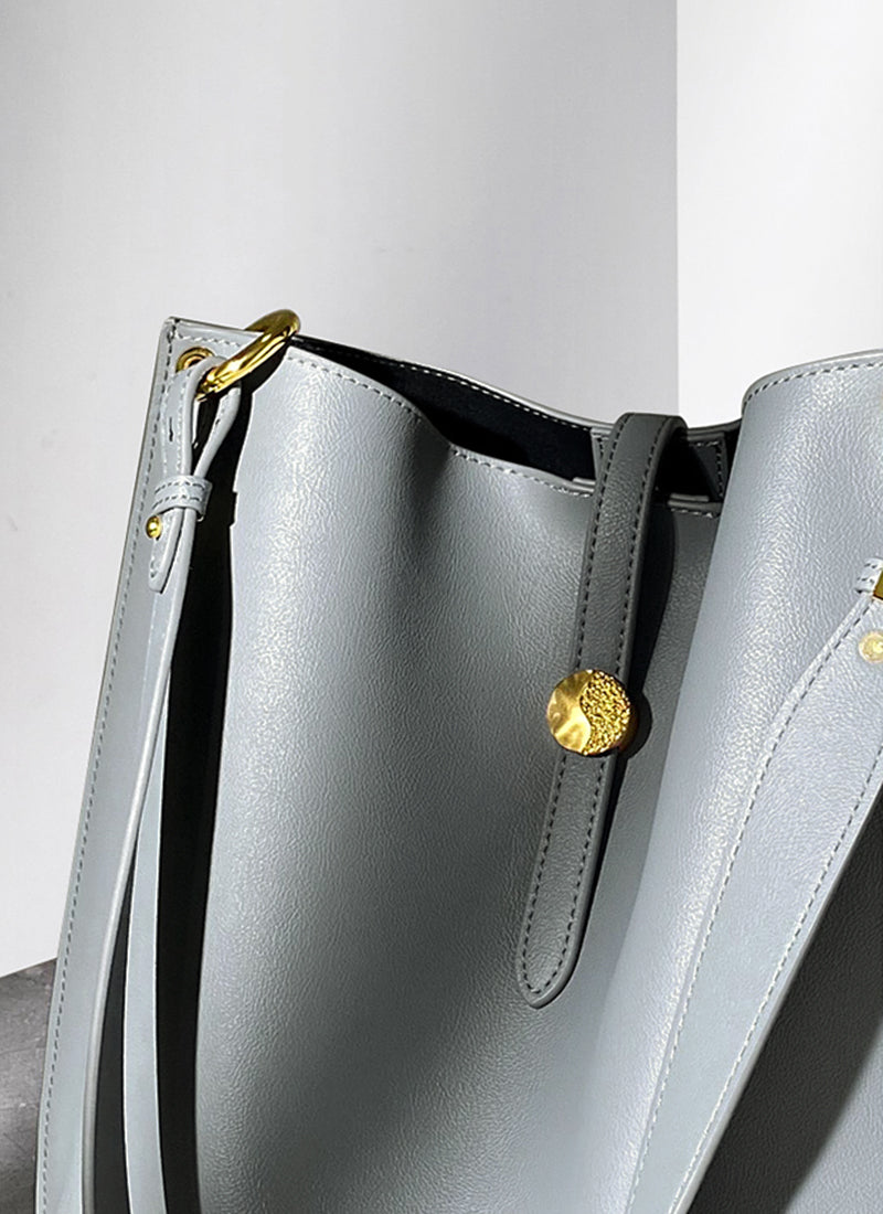 ISOLE公式｜大人の魅力漂う、柔らかな触り心地の本革ミント色のバッグ